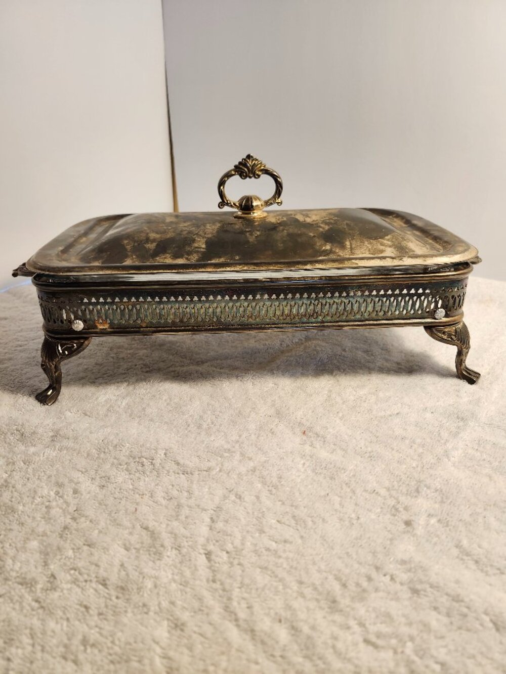 VINTAGE SILVER-PLATED RECTANGULAR FOOTED LIDDED CASSEROLE HOLDER